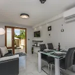 Luxury Sonja